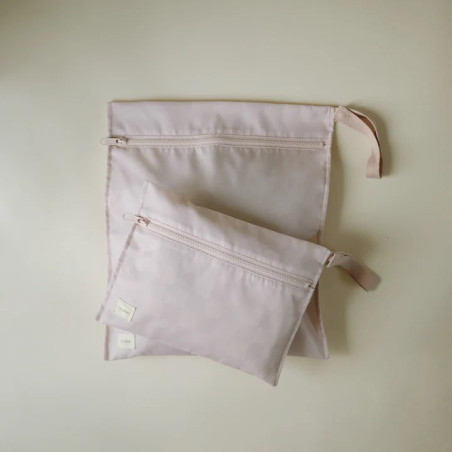 Bolsa Ropa Impermeable Blush de Mushie